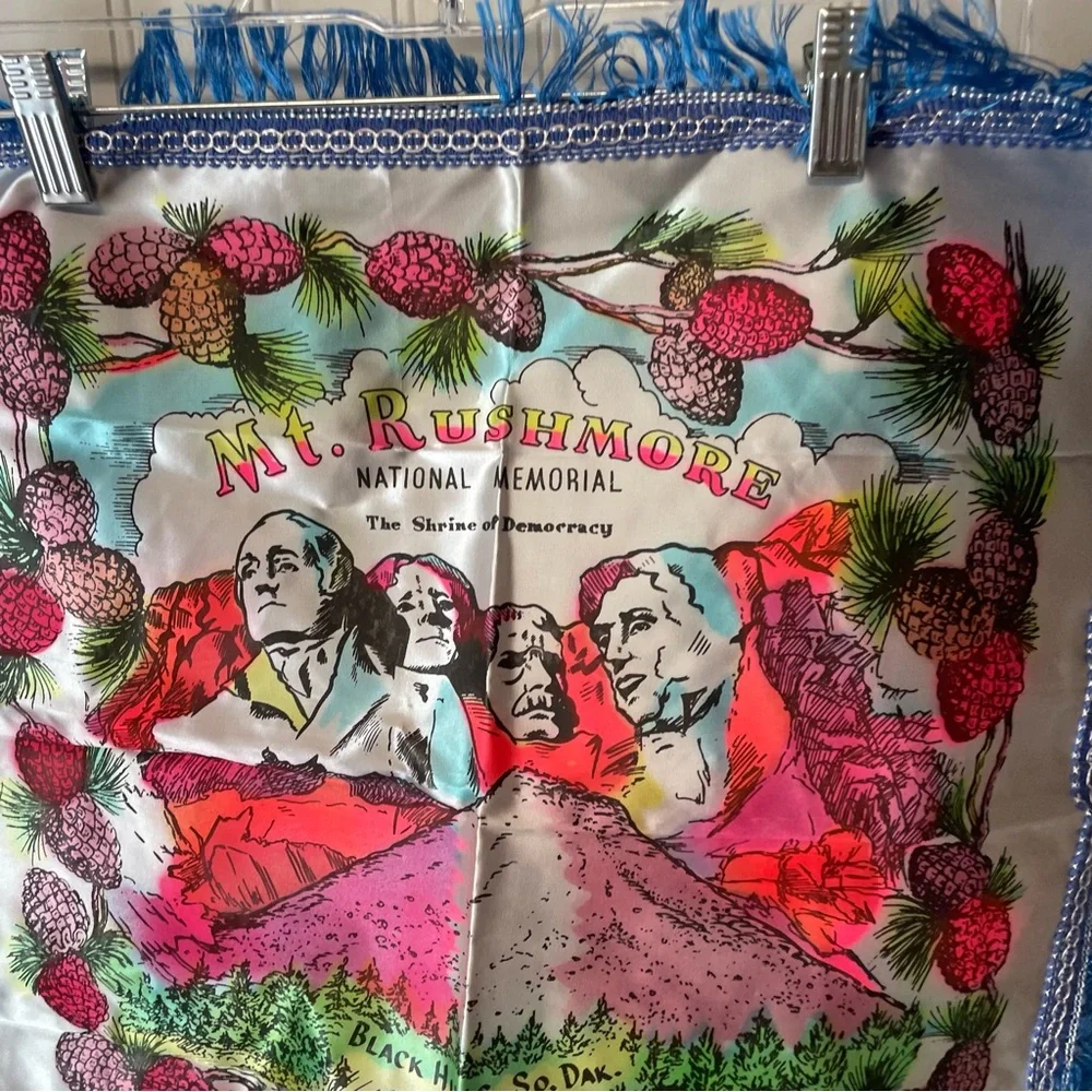 Vintage 50’s souvenir Mt Rushmore satin pillow case